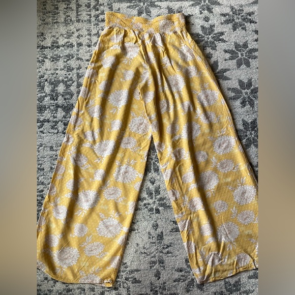 Yellow yoga pants - Picture 2 of 2